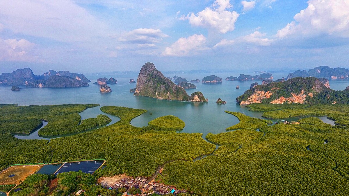 Samet Nangshe Viewpoint, Phang Nga Bay